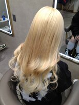 ニーナ ビューティーサロン(NINA Beauty Salon) ハイトーンロングヘア