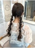 編みおろしツインテールヘアメお呼ばれヘア