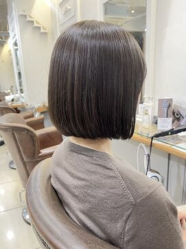 ヒビヲ(HIBIO) 横浜タッセルボブショートボブ顔周りレイヤーカット韓国30代40代