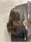 フェミニンなハイレイヤーカット