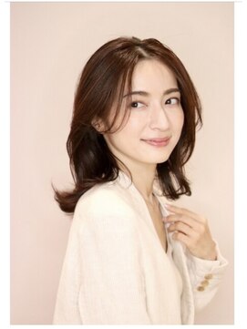 アンベリールフルー(EMBELLIR fleur) ミディアムレイヤー