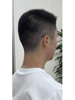 梁の写真/《理容室》最初から最後まで、長年の経験を独り占め。一貫した「手仕事」が、理想のスタイルを形にする。