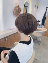 ザイエロー(THE YELLOW)&nbsp;透明感あるアッシュベージュのショートスタイル♪