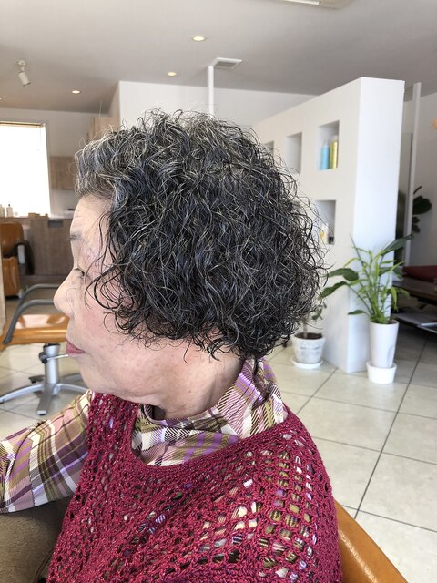 くるくるカーリーヘアー