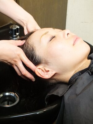 疲れを頭皮から癒す…【極上オージュアスパ】！栄養成分を浸透させ、頭皮から健康的な髪へ導きます♪