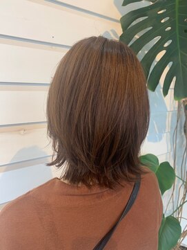 ラコスタ(LaCosTa) 20代30代大人かわいいツヤ感外ハネ前下がりショート