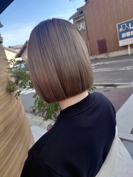 アッシュヘアー ミニボブ