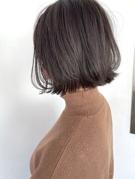 スリー(THREE) ぱつっとしたボブヘア