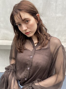 レオニード 表参道(LEONID) セミロング　グラマラスカール　ヌーディーベージュ