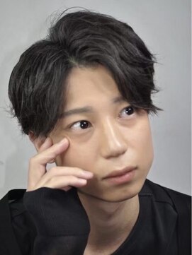 ヒロ銀座 バーバーショップ 札幌本店(HIRO GINZA BARBER SHOP) メンズショートビジネスツーブロックセンターパートフェード