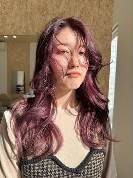 フイ(HUi) 深みのある暖色カラーとレイヤーカット