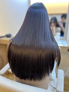 一人ひとりの髪質・クセ・ダメージレベルを見極め、最適な薬剤をご提案！広がり/パサつき/ダメージを改善◎