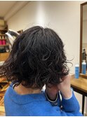 グレイカラーと同時でもかけれるモードな雰囲気のパーマ