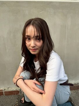 ギネス(Giness) ハイライトカラー透けバング×リッジウェーブ