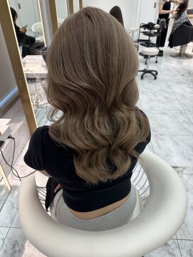 ロンドルピナス 小倉(Lond Lupinus) ミディアムヘア暗めカラー/デザインカラー/フェイスフレーミング