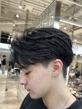 フィフスパーク(fifth PARK) 渋谷フェザーパーマfifthセンターパートメンズパーマ毛流れ色気