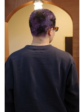 エディ(Edy) スパイキーショートケアブリーチダブルカラー外国人風眉毛カット