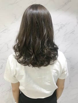 パティオン(PATIONN) ふんわり外ハネミディアム×暗髪カラー【表参道青山原宿】