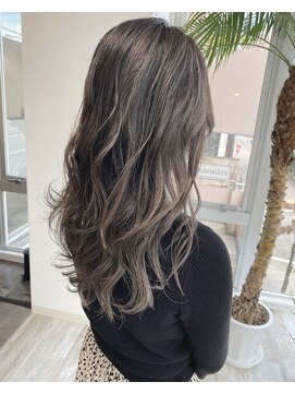 リズム(lysm) ロングヘア × アッシュベージュ