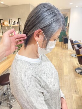 エミス バイ メルト 吉祥寺(emis by melt) 【堀惠洋平】シルバーグレー　ハンサムショート  ブリーチ