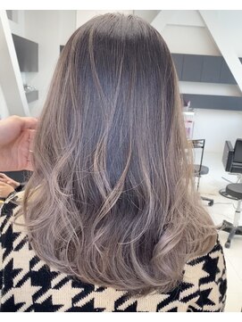 アライブ キチジョウジ(ALIVE Kichijoji) エアータッチバレイヤージュ白髪ぼかし／ケアブリーチハイライト