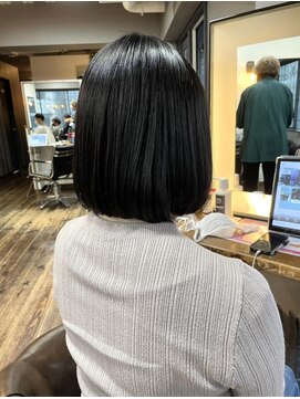 ヘアアンドメイク エジェリ(hair&make egerie) ブルーブラックカラー・タンバルモリミニボブ