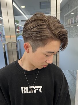 ケシキ(keshiki) ブリーチ/センターパート/ミルクティーベージュ/ハイライト