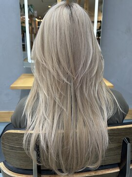 オアシス(oasis) 【oasisオグラ】ブリーチカラー/ウルフロングレイヤーカット