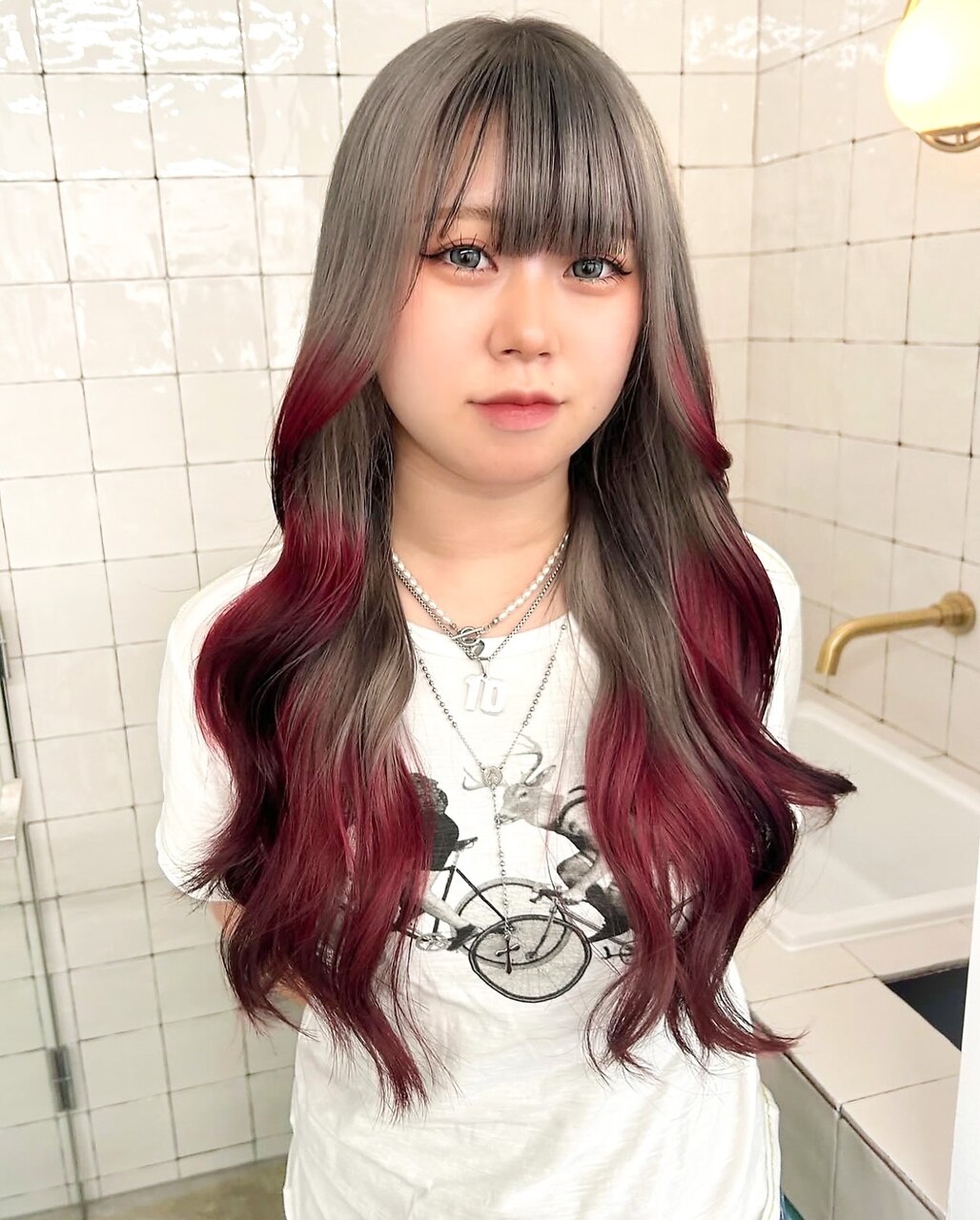 レッドネイビーヘア 2025年夏】ロング 裾カラー レッドの髪型・ヘアアレンジ｜人気順