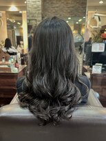 キャラ 池袋本店(CHARA)&nbsp;セミロングにコテ巻き風パーマがとにかく可愛いんです！【貴也】