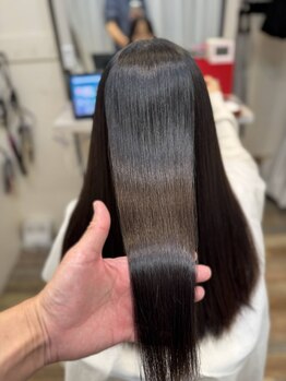 レスキューヘア 首里坂下店の写真/根元の新しく生えてきているくせ毛から丁寧に縮毛矯正！髪の状態に合わせて仕上がりにこだわる縮毛矯正