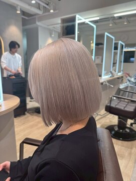 ブリッツ レボ(BLITZ-REVO) ピンクベージュ/アンブレラカラー/クールショート/前髪/柏駅