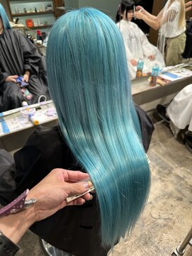 エルシャドール(EL-SHADDOLL) 名古屋エクステが得意な美容師の作る、派手髪ロング水色