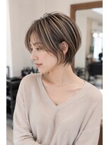 バグズ(Baguz)&nbsp;40代50代白髪ぼかし前下がり丸みショート