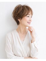 バグズ(Baguz)&nbsp;40代50代大人美人ひし形ショート小顔丸み艶ベージュカラー