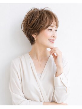 バグズ(Baguz) 40代50代大人美人ひし形ショート小顔丸み艶ベージュカラー