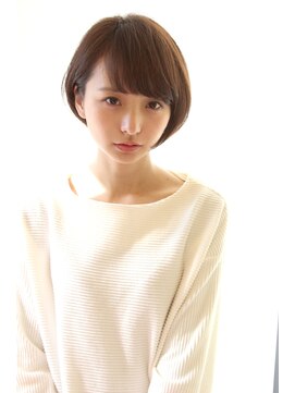 レウナ 外苑前(Reuna) ショートボブ黒髪でも可愛く決まる耳かけスタイル