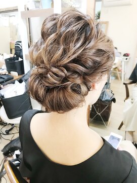 ロカット サロン(Roquat Salon) ロールシニヨンアレンジ【ヘアアレンジ 立川/立川南口/八王子】