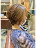 ふんわりまとまる大人ショートボブ