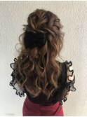 サイド ツイスト 大きな カール ハーフアップ ヘアアレンジ