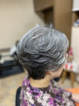 サロン ド シュウ グレーヘアーも素敵！