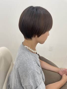 ファボ(favo.) 首元もすっきりお洒落に。コンパクトショート。