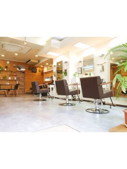 駅近で通いやすいのが嬉しい♪経験豊富なスタイリストがあなたの髪の悩みに合わせた提案をします☆