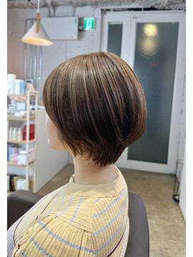 イロ(iro) ショートボブ/こっくりベージュ/丸みショート/レイヤーカット