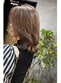 ショートヘアハンサムショートシースルーマッシュグレージュ