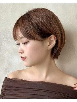 アフロート ルヴア(AFLOAT RUVUA) 【岩田莉奈】一人一人のオーダーメイドカットで骨格矯正　 新宿