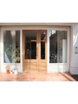 頭皮・髪に優しいカラー剤でダメージレスに綺麗になれる。高い技術と上質な薬剤で大人女性の理想が叶う♪