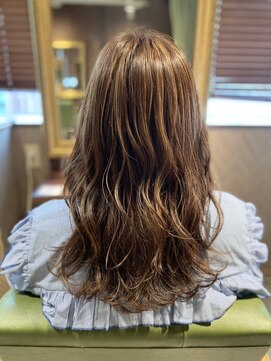 ネウィサリュー 立川(newi saLyu) 大人かわいいエギョモリ ミルクティーブラウン ひし形シルエット