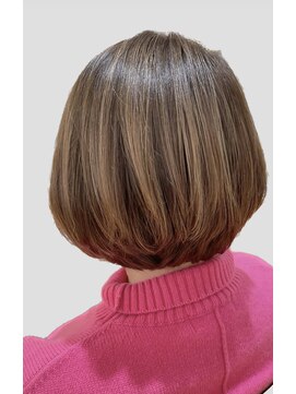 トリッカ 代官山(tricca) 丸みボブ/白髪ぼかしハイライト/大人ボブ/30代40代50代