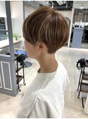ベリーショート刈り上げ女子ナチュラルハイライト駅近美容室赤羽